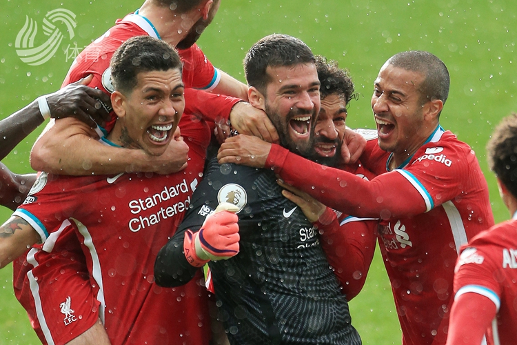 这名年轻人 这名年轻人